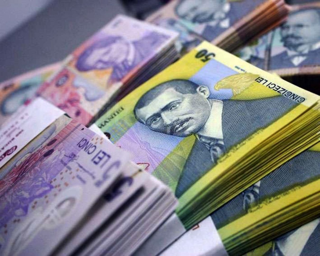 Investiții și economii